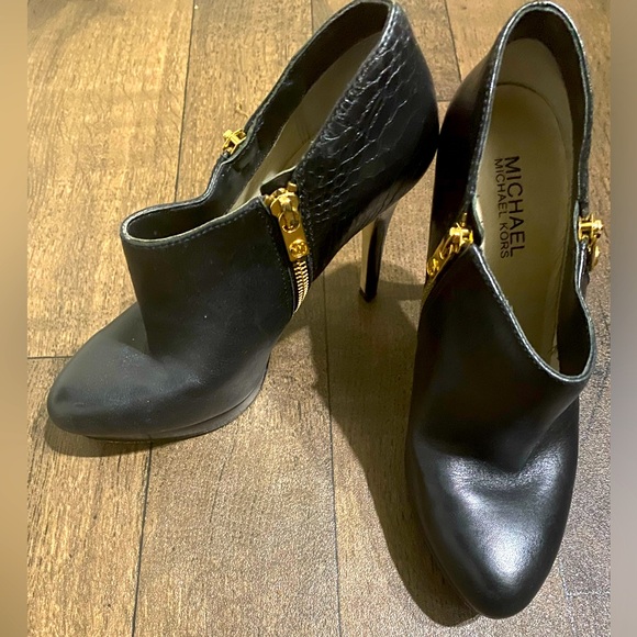 Michael Kors zip up booties - Picture 1 of 2